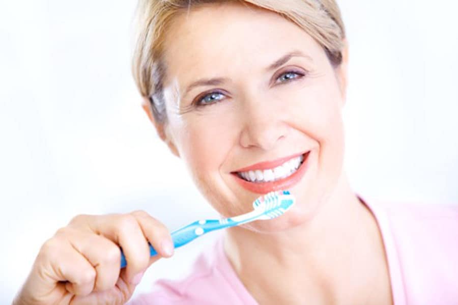 Przyzębie: Jednym z preparatów spełniających powyższe wymagania jest Meridol Parodont Expert, pasta do zębów przeznaczona do codziennego stosowania u osób powyżej 7. roku życia.